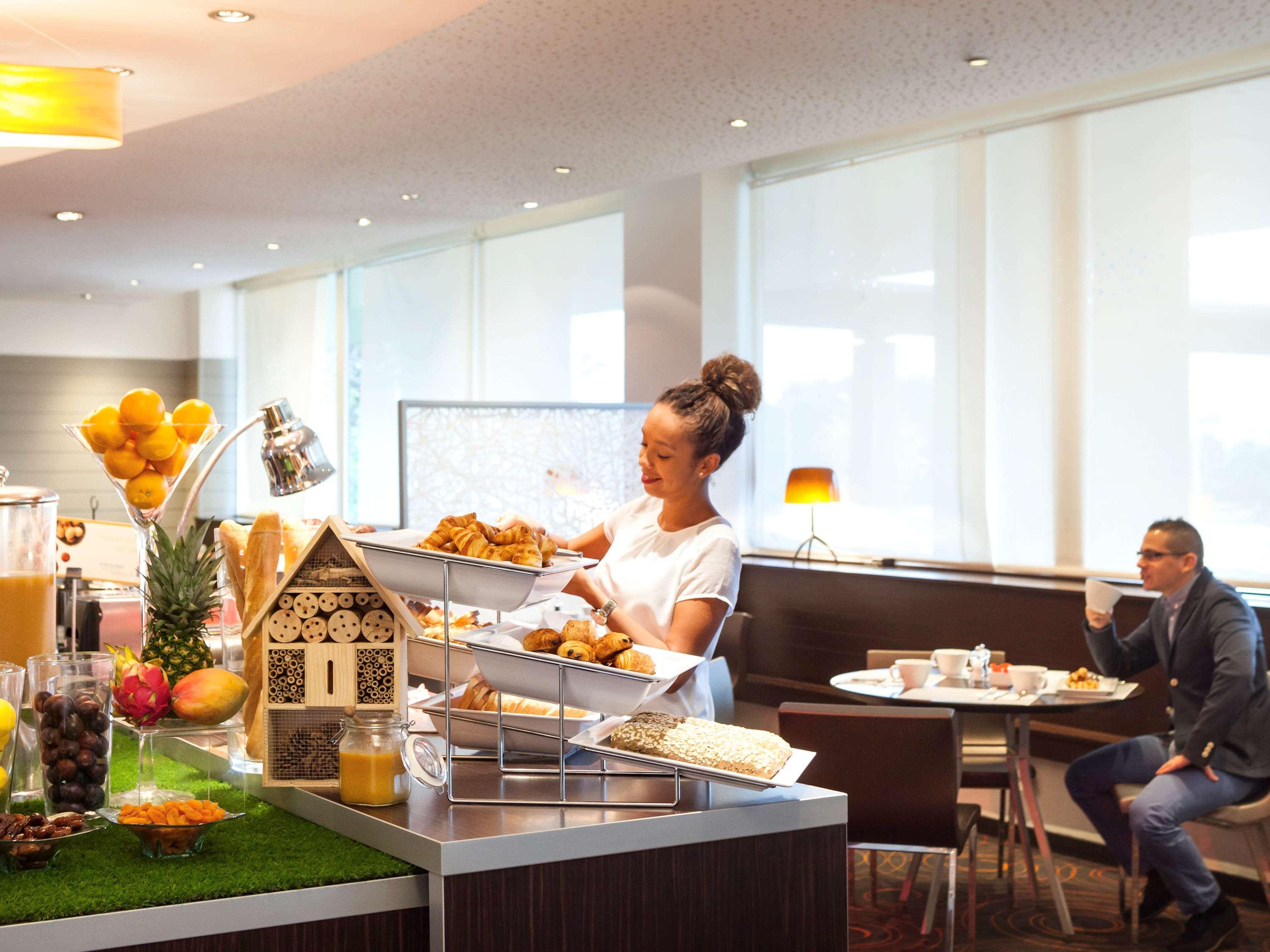 Novotel Paris La Defense Esplanade Courbevoie Esterno foto