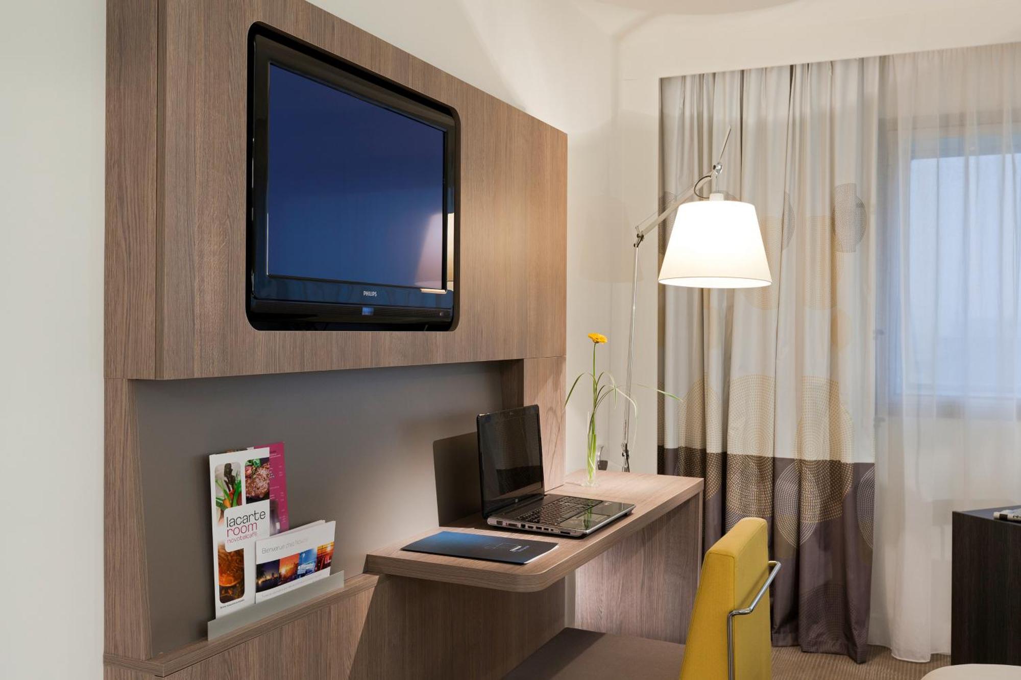 Novotel Paris La Defense Esplanade Courbevoie Esterno foto